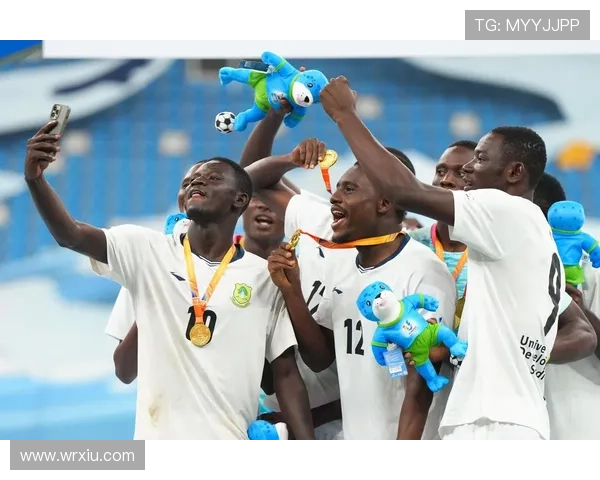 世界杯杯高清图片（世界杯图片高清壁纸）世界杯体育论坛